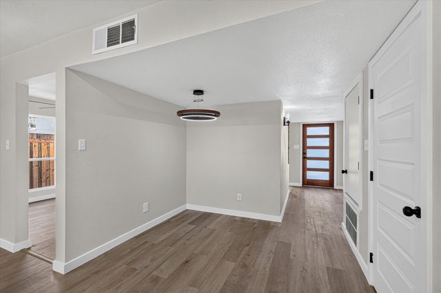3045 Villa Sur Trail, Dallas, TX 75228