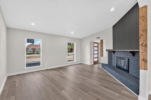 3045 Villa Sur Trail, Dallas, TX 75228