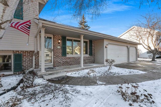 N349 FIELDSIDE LANE, Appleton, WI 54915