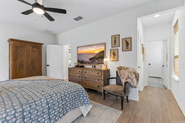 235 W GRANITE SHORES DR, Boerne, TX 78006