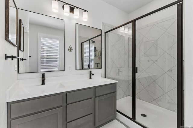 235 W GRANITE SHORES DR, Boerne, TX 78006