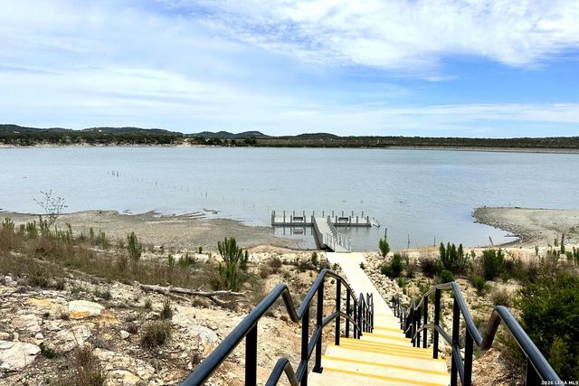 235 W GRANITE SHORES DR, Boerne, TX 78006