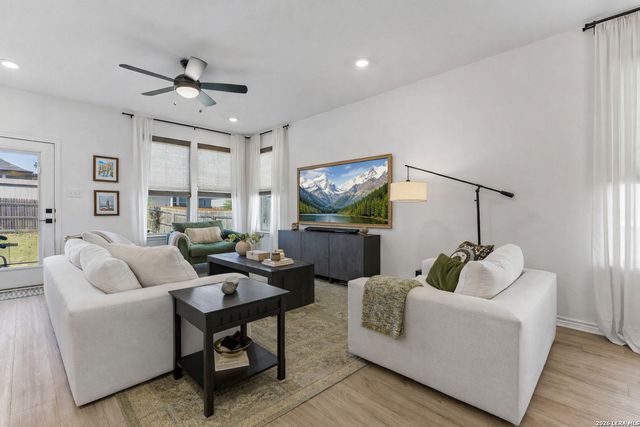 235 W GRANITE SHORES DR, Boerne, TX 78006