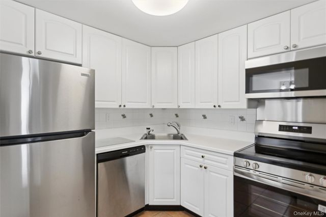 230 W Broadway 713, Long Beach, NY 11561