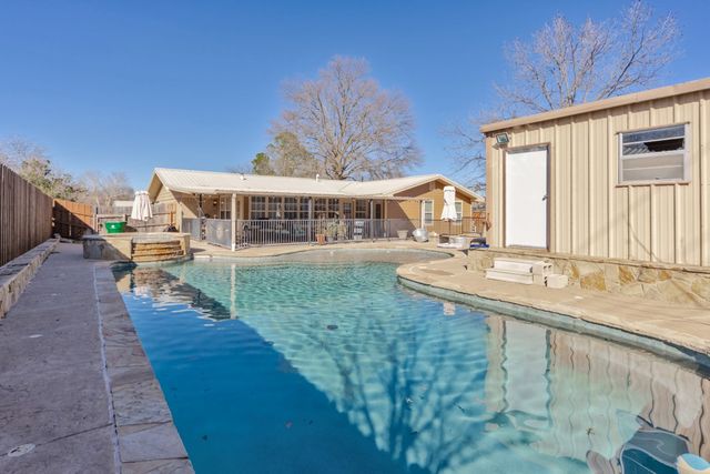 513 Patterson Street, Bowie, TX 76230