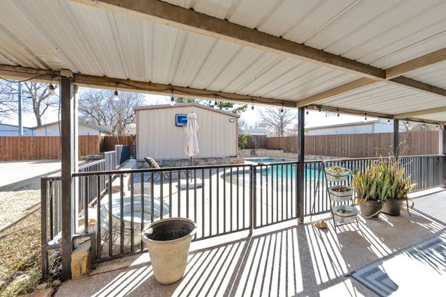 513 Patterson Street, Bowie, TX 76230