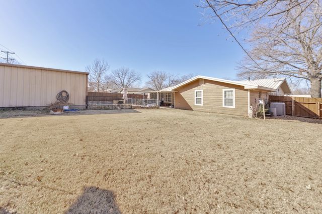 513 Patterson Street, Bowie, TX 76230