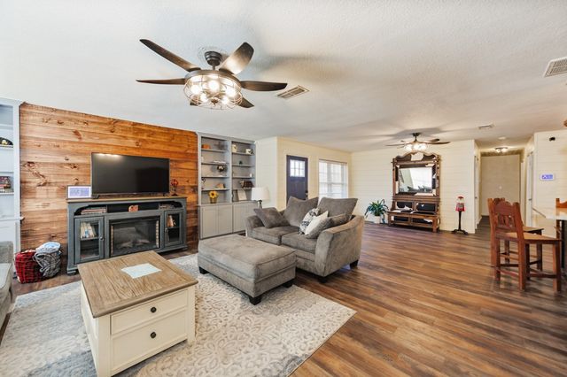513 Patterson Street, Bowie, TX 76230