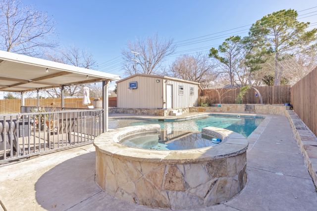513 Patterson Street, Bowie, TX 76230