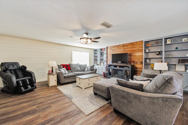 513 Patterson Street, Bowie, TX 76230