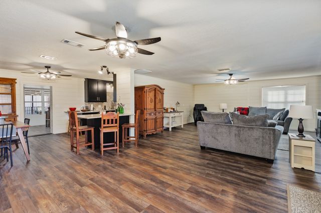 513 Patterson Street, Bowie, TX 76230
