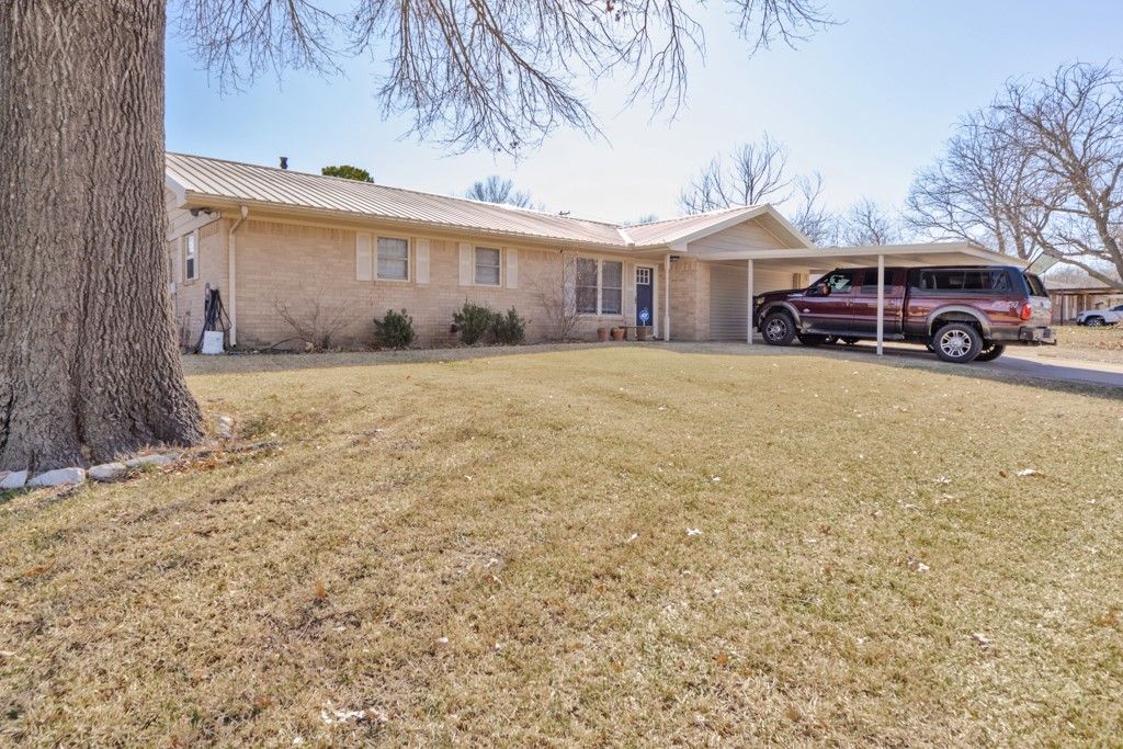 513 Patterson Street, Bowie, TX 76230