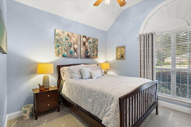 21 Crescent Ridge Dr, Hattiesburg, MS 39402