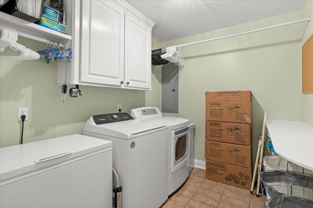 21 Crescent Ridge Dr, Hattiesburg, MS 39402