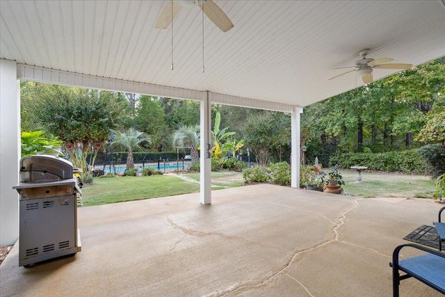 21 Crescent Ridge Dr, Hattiesburg, MS 39402