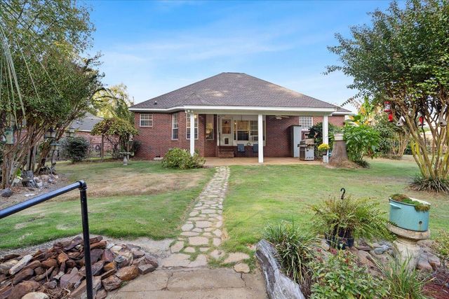 21 Crescent Ridge Dr, Hattiesburg, MS 39402