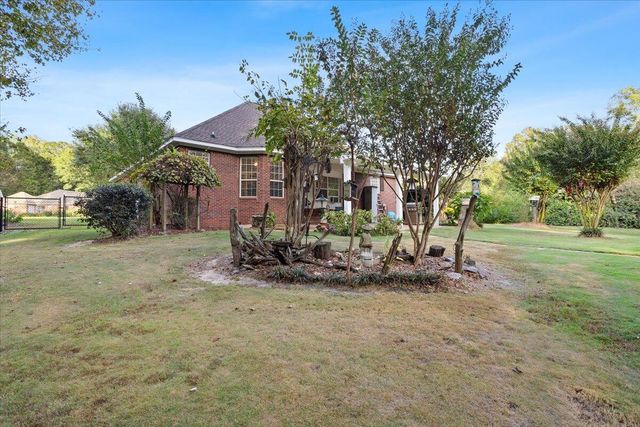 21 Crescent Ridge Dr, Hattiesburg, MS 39402