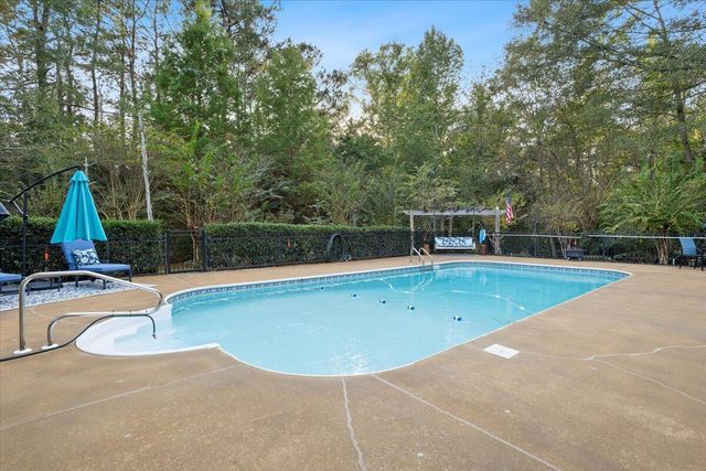 21 Crescent Ridge Dr, Hattiesburg, MS 39402