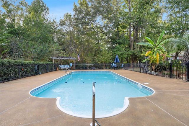 21 Crescent Ridge Dr, Hattiesburg, MS 39402