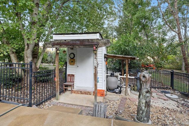 21 Crescent Ridge Dr, Hattiesburg, MS 39402