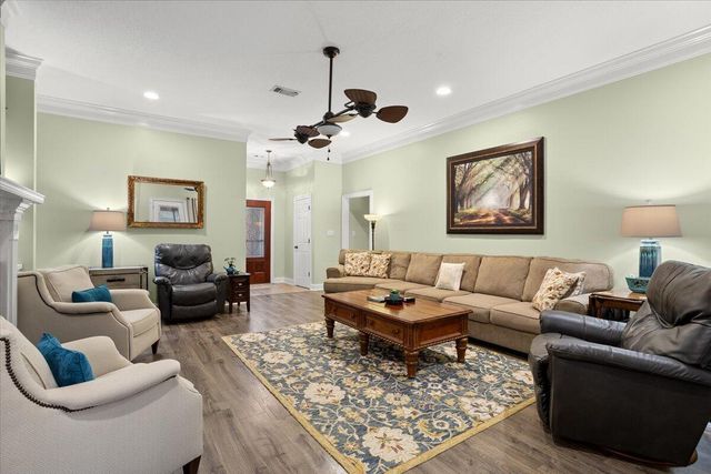 21 Crescent Ridge Dr, Hattiesburg, MS 39402