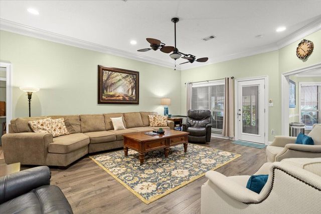 21 Crescent Ridge Dr, Hattiesburg, MS 39402