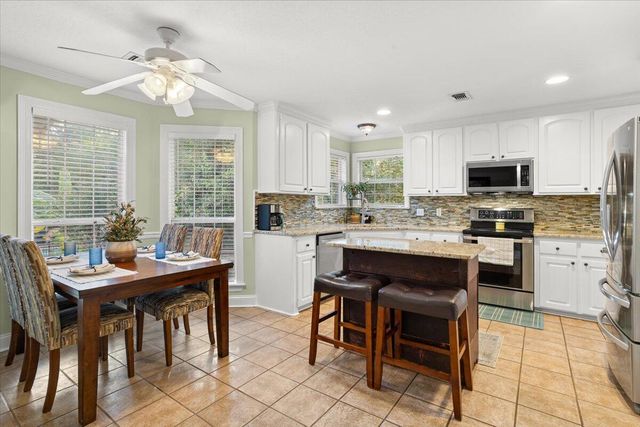 21 Crescent Ridge Dr, Hattiesburg, MS 39402