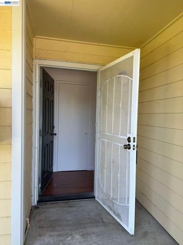 2714 Harvest Ln, Antioch, CA 94531