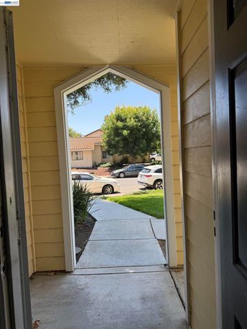 2714 Harvest Ln, Antioch, CA 94531
