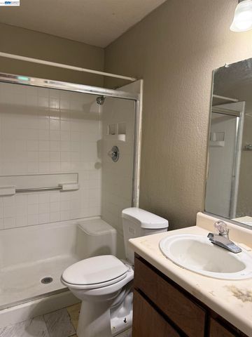 2714 Harvest Ln, Antioch, CA 94531