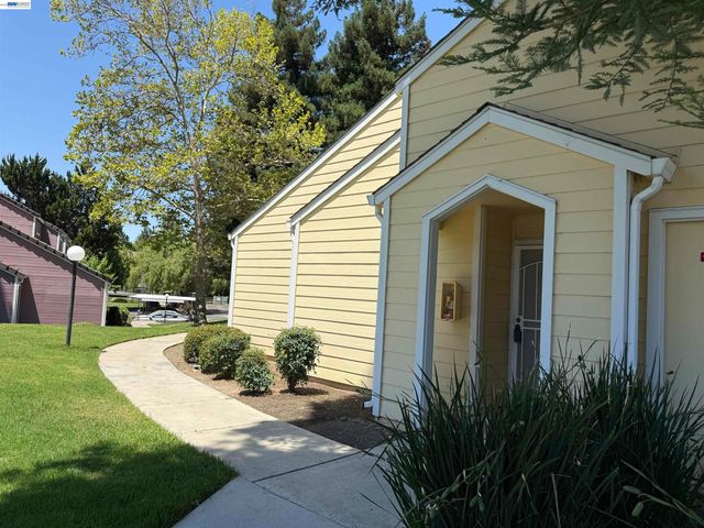 2714 Harvest Ln, Antioch, CA 94531