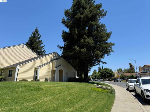 2714 Harvest Ln, Antioch, CA 94531