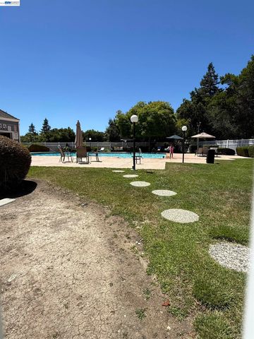 2714 Harvest Ln, Antioch, CA 94531