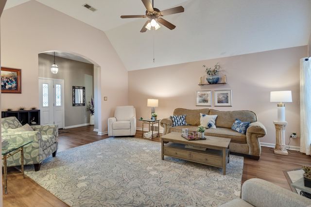 20 BROOKHAVEN LN, Oakland, TN 38060