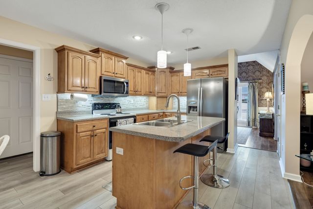 20 BROOKHAVEN LN, Oakland, TN 38060