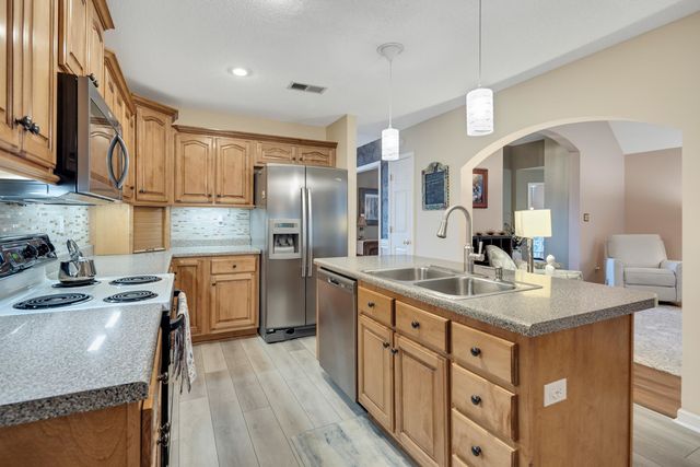 20 BROOKHAVEN LN, Oakland, TN 38060