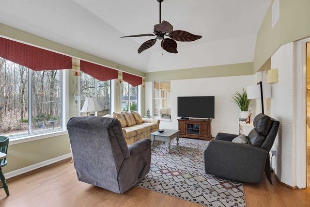 20 BROOKHAVEN LN, Oakland, TN 38060