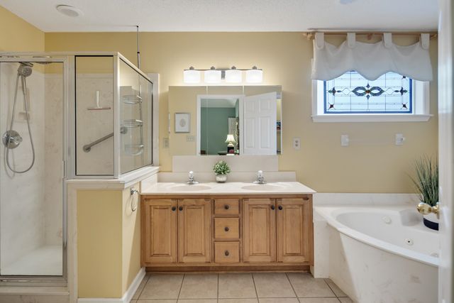 20 BROOKHAVEN LN, Oakland, TN 38060