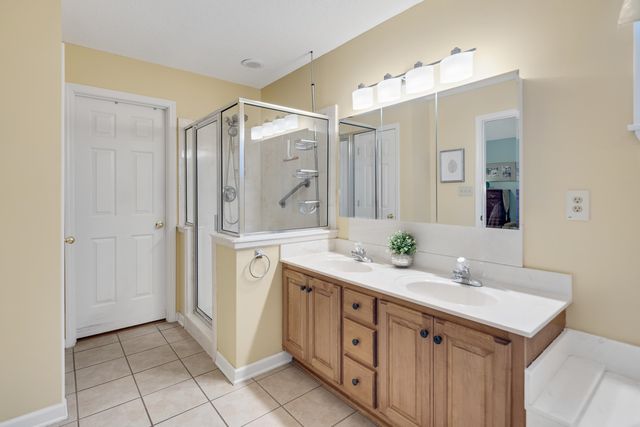 20 BROOKHAVEN LN, Oakland, TN 38060