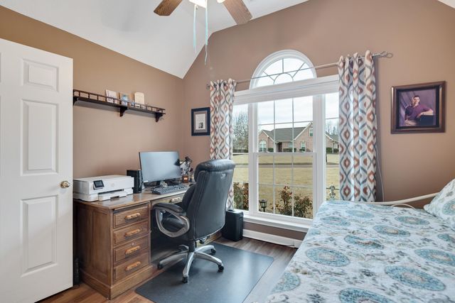 20 BROOKHAVEN LN, Oakland, TN 38060