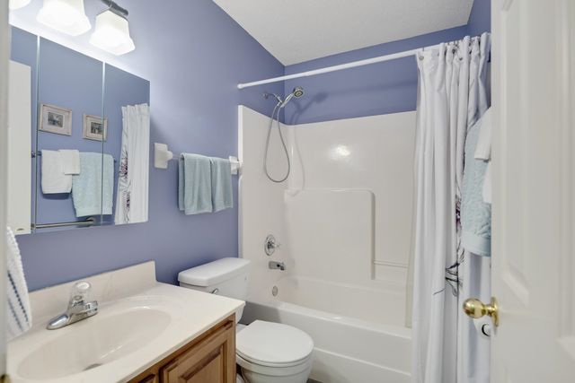 20 BROOKHAVEN LN, Oakland, TN 38060