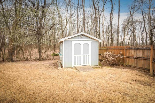 20 BROOKHAVEN LN, Oakland, TN 38060