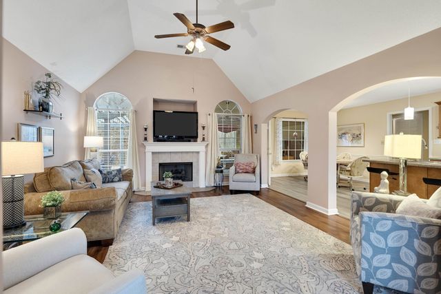 20 BROOKHAVEN LN, Oakland, TN 38060