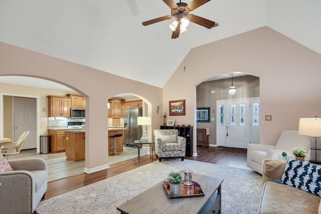 20 BROOKHAVEN LN, Oakland, TN 38060