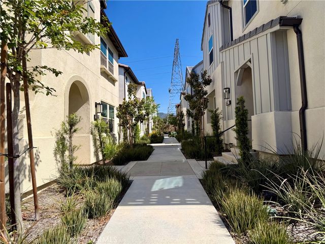 16064 Jamie 8, Fontana, CA 92336