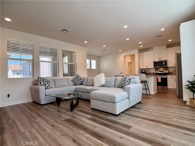 16064 Jamie 8, Fontana, CA 92336