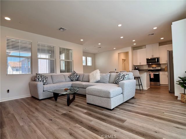 16064 Jamie 8, Fontana, CA 92336