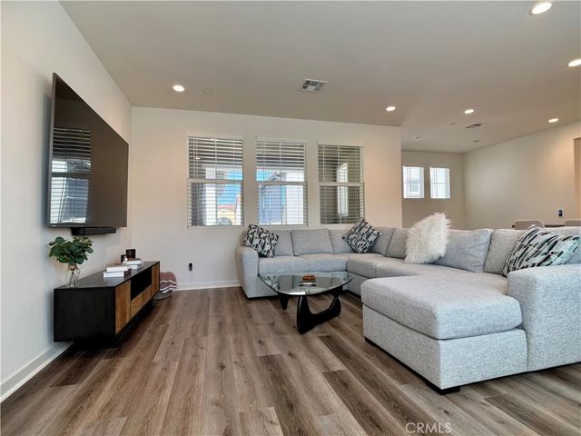 16064 Jamie 8, Fontana, CA 92336