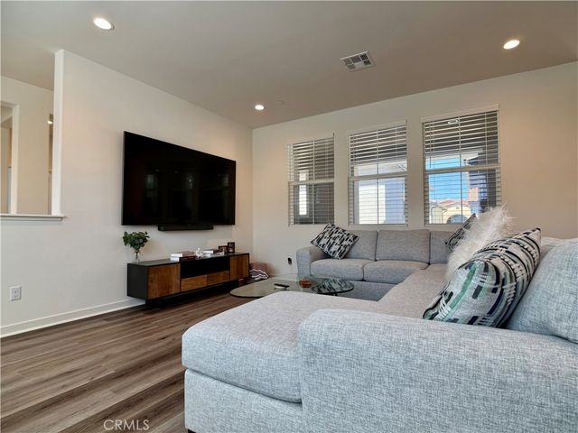 16064 Jamie 8, Fontana, CA 92336