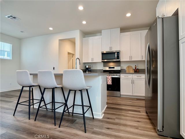 16064 Jamie 8, Fontana, CA 92336